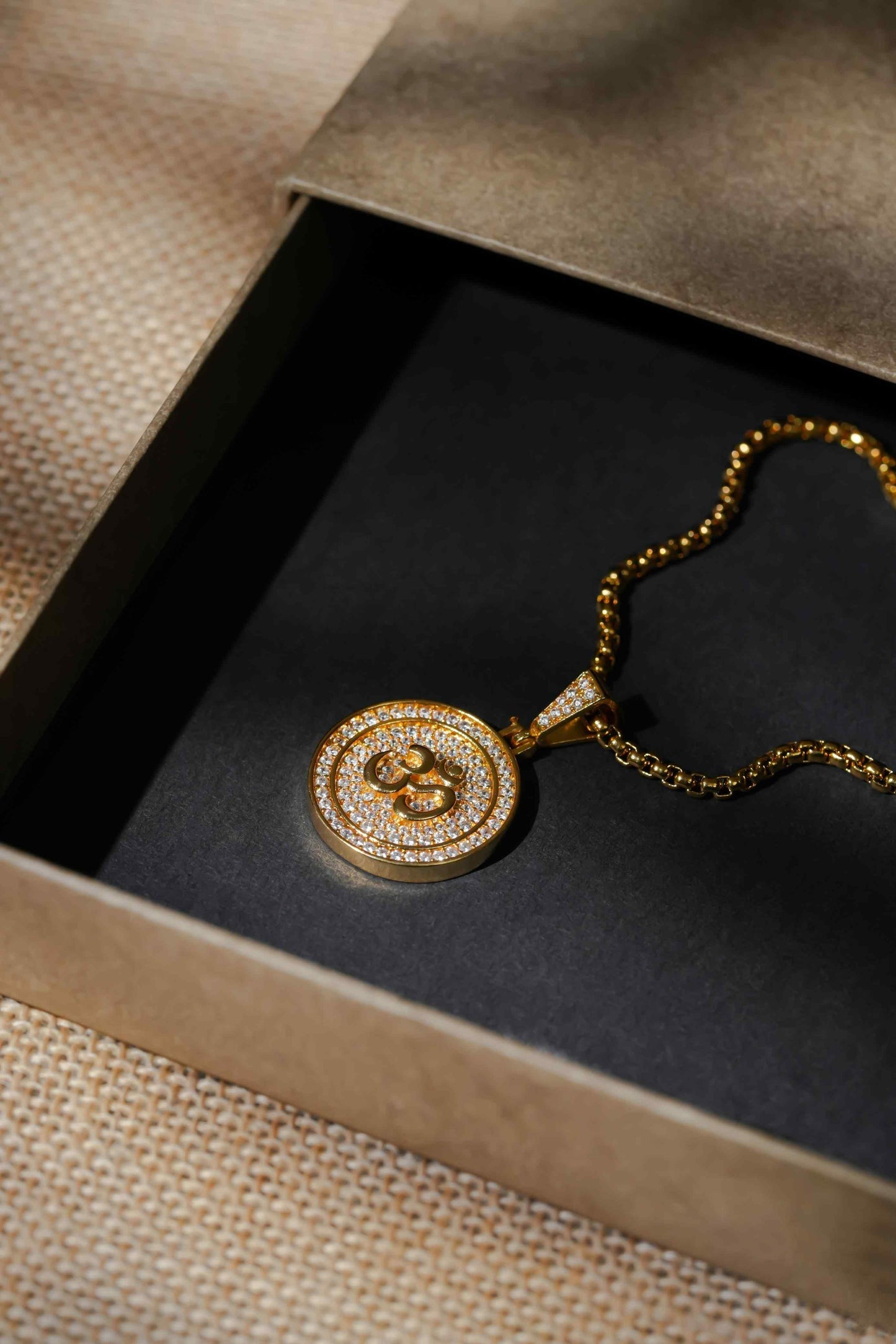 🕉️✨ Om Symbol Pendant with Chain – Spiritual Style for Men ✨🕉️