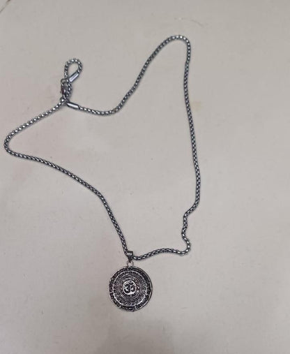 🕉️✨ OM Mantra Pendant – Spiritual Energy Meets Modern Style ✨🕉️