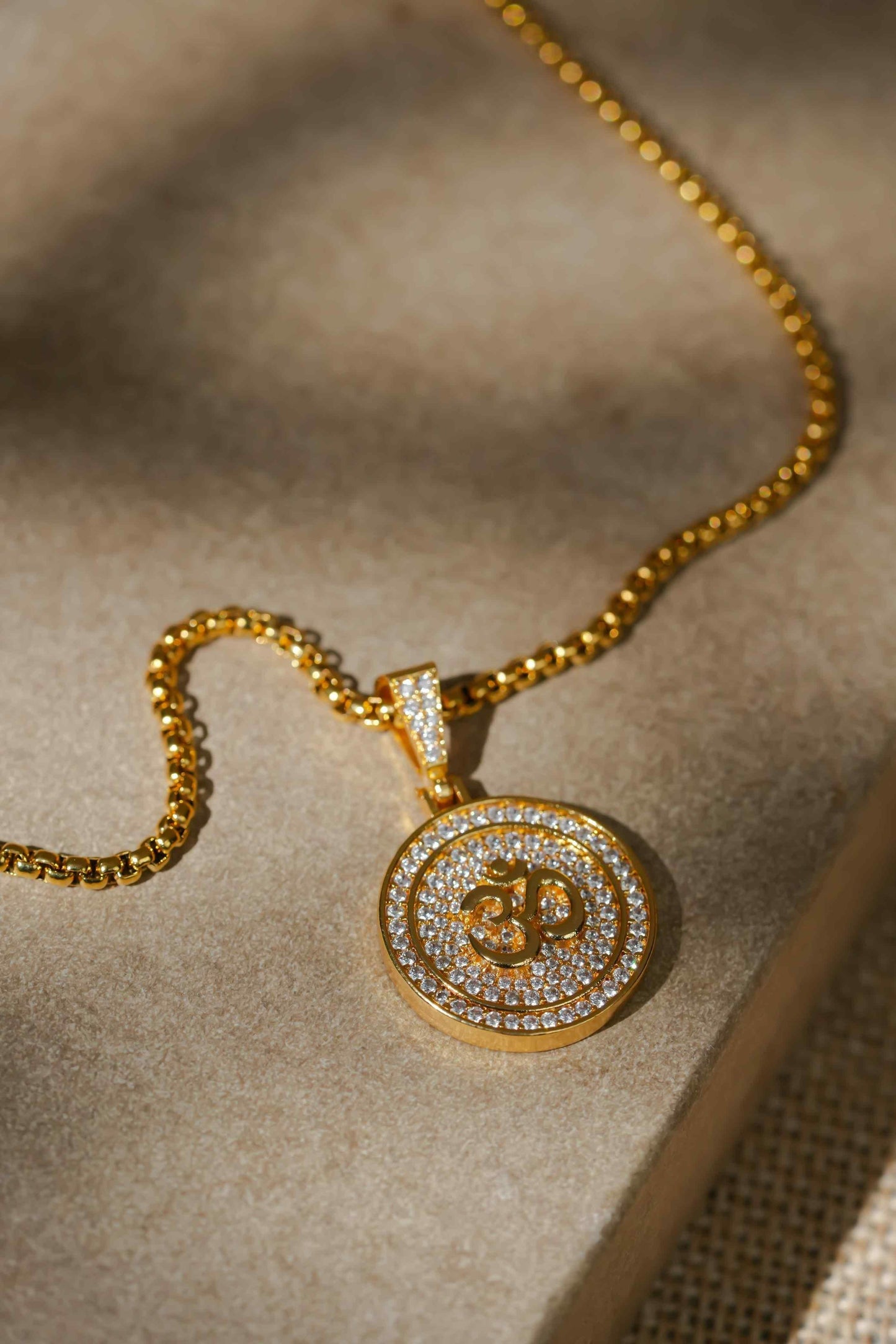 🕉️✨ Om Symbol Pendant with Chain – Spiritual Style for Men ✨🕉️
